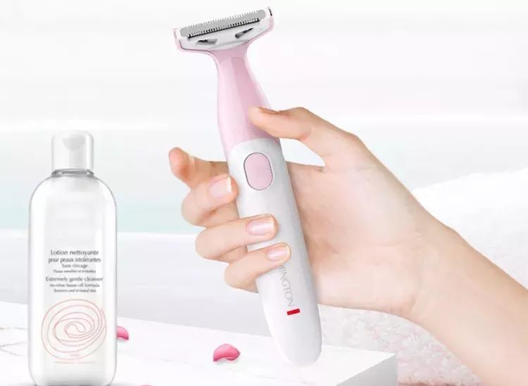 夏天出门穿衣服忘记穿裤子了,夏天到了穿毛裤