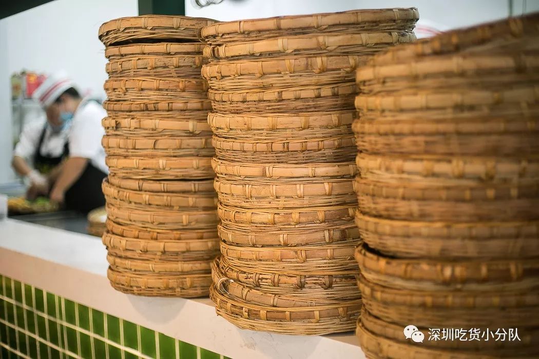 竹架子火锅,有5层高,一筐一筐吃