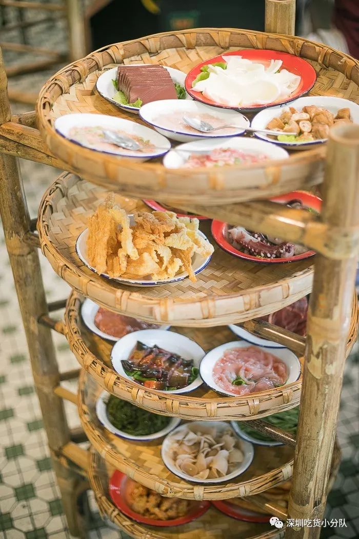 竹架子火锅,有5层高,一筐一筐吃