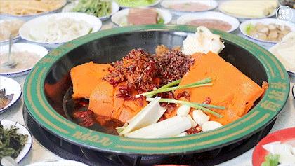 竹架子火锅,有5层高,一筐一筐吃