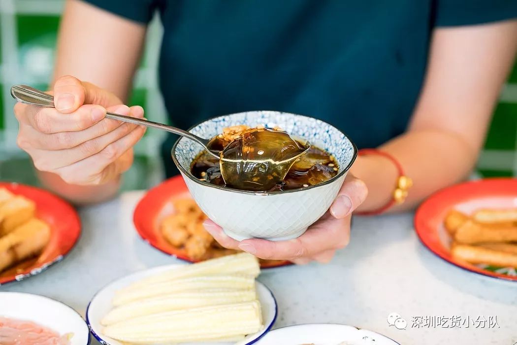 竹架子火锅，有5层高，一筐一筐吃