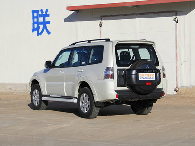 三菱帕杰罗进口油耗,三菱帕杰罗v973.8l中东版油耗