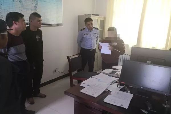 民警为百姓提供暖心服务,暖心警事群众利益无小事