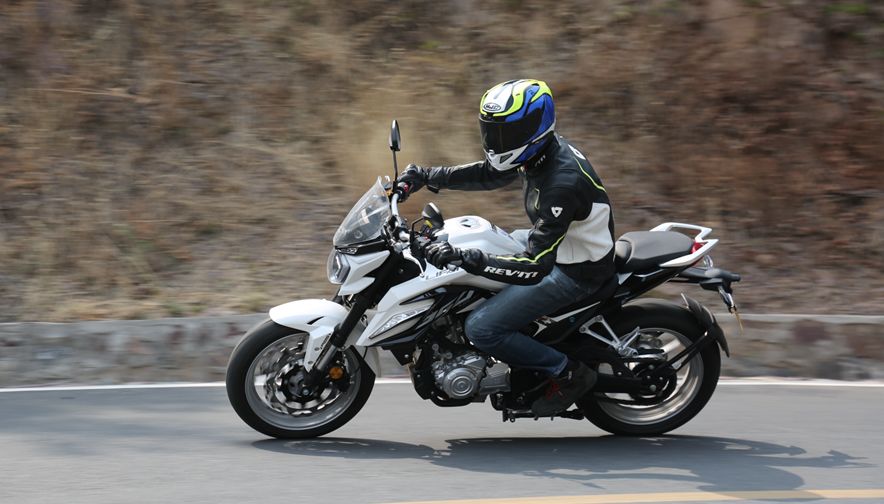 车评：24780元起，表现均衡易上手的双缸街车——KP350