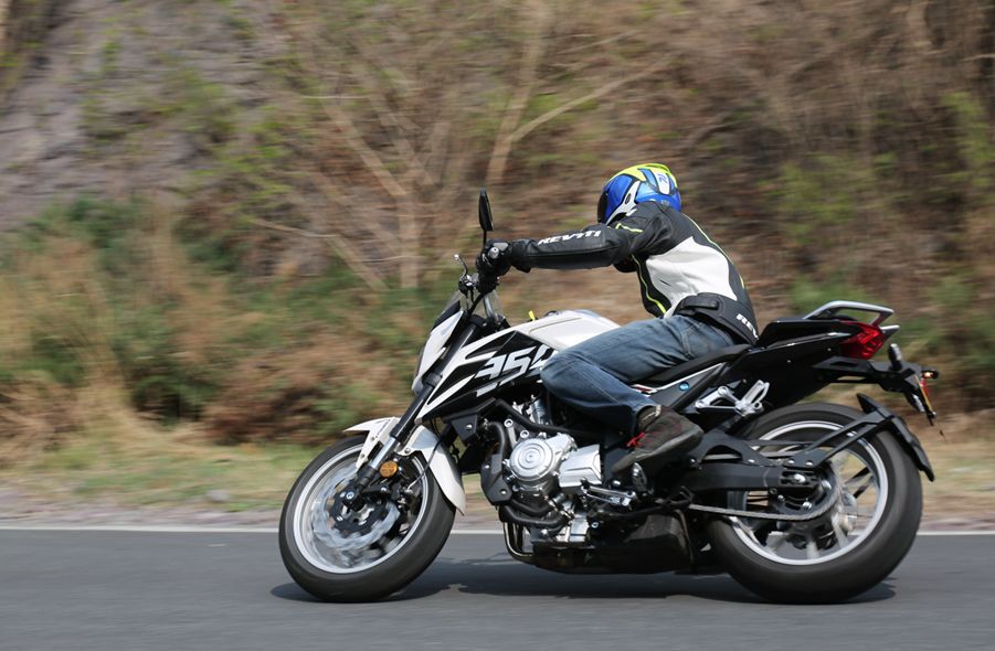 车评：24780元起，表现均衡易上手的双缸街车——KP350