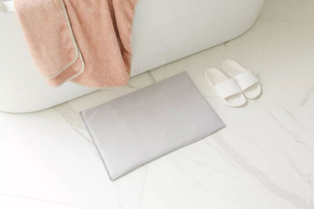 不怕水的浴室防滑地垫,吸水不粘毛地垫