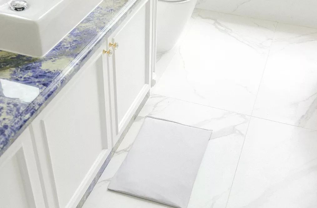 不怕水的浴室防滑地垫,吸水不粘毛地垫