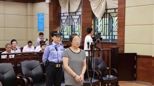 每天3分钟尽览天下事（河南3岁女童不慎掉入下水道被水冲走/郑州“小升初”民办初中和跨区今天开始报名）