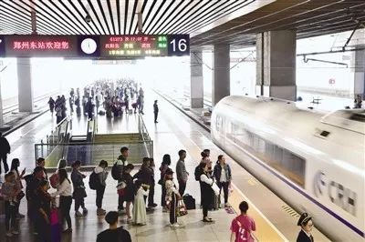 每天3分钟尽览天下事（河南3岁女童不慎掉入下水道被水冲走/郑州“小升初”民办初中和跨区今天开始报名）