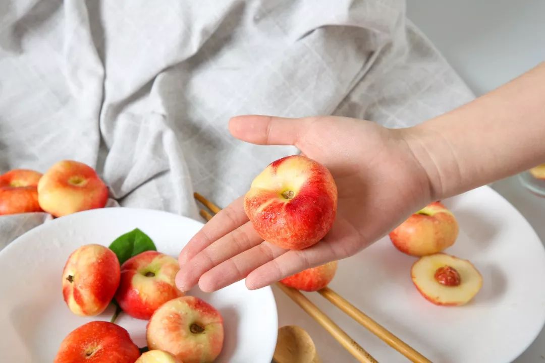 18°甜的人间“仙桃！轻轻一咬，汁水肆意流淌，一口气能吃10个！｜吃货精选