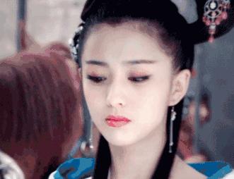 36岁佟丽娅低调过生日，这变化太惊人，她到底经历了什么？