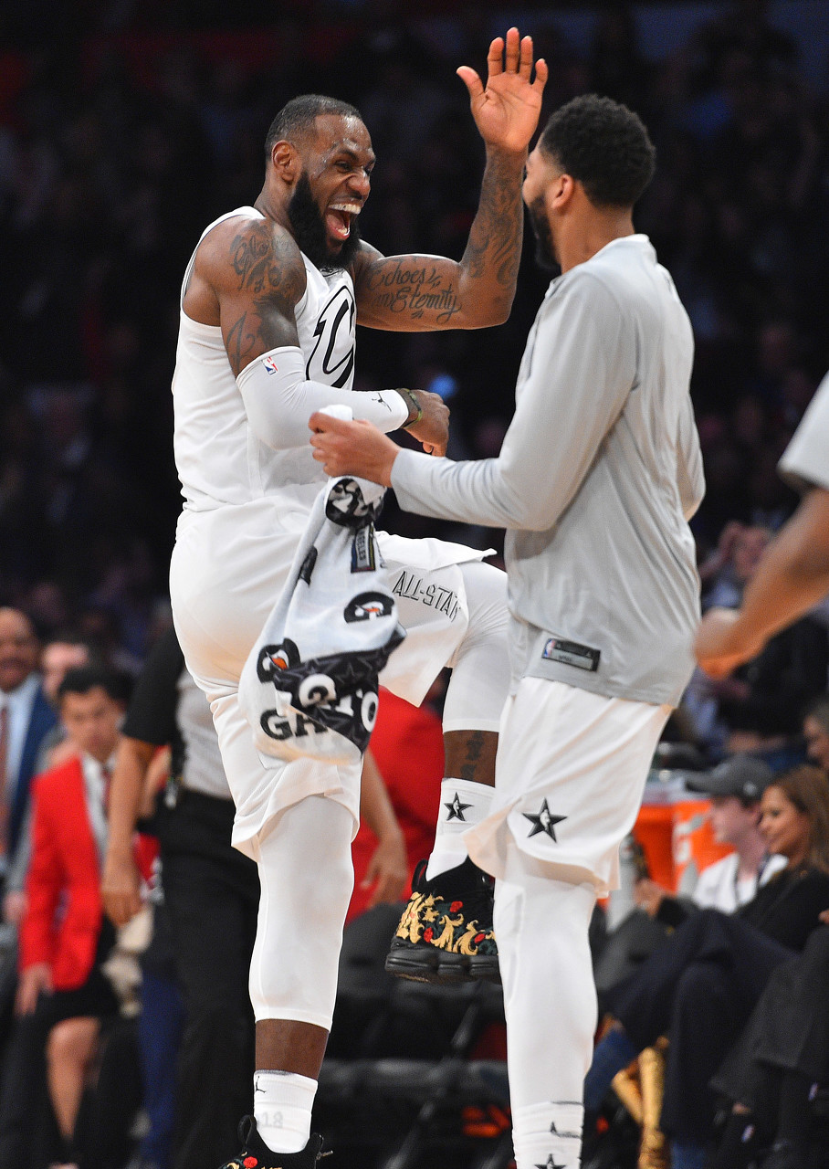 詹姆斯有没有将球衣23号换6号,詹姆斯新赛季穿23号还是6号啊