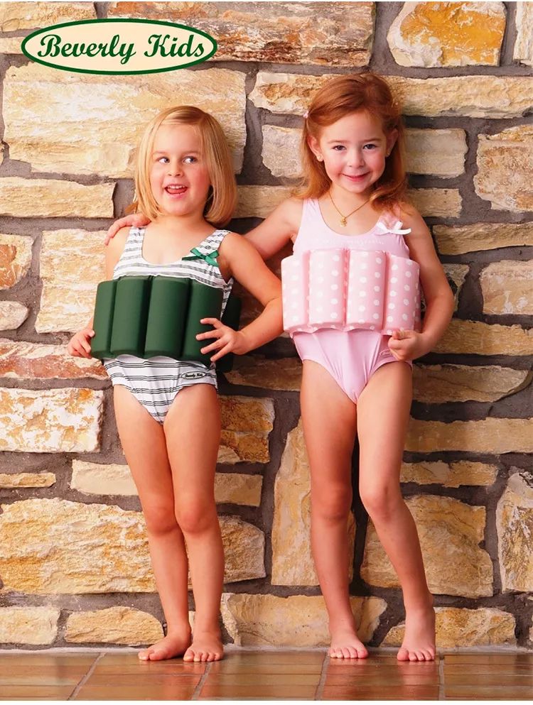 游泳儿童初学者应该准备哪种泳衣,初学游泳穿什么泳衣比较好儿童