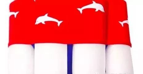 游泳儿童初学者应该准备哪种泳衣,初学游泳穿什么泳衣比较好儿童