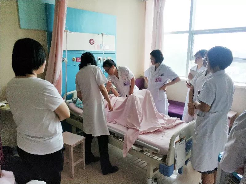 高龄孕妇突发羊水栓塞医护人员力保母婴平安