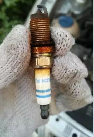 火花塞漏气别忽悠了,火花塞漏气什么症状