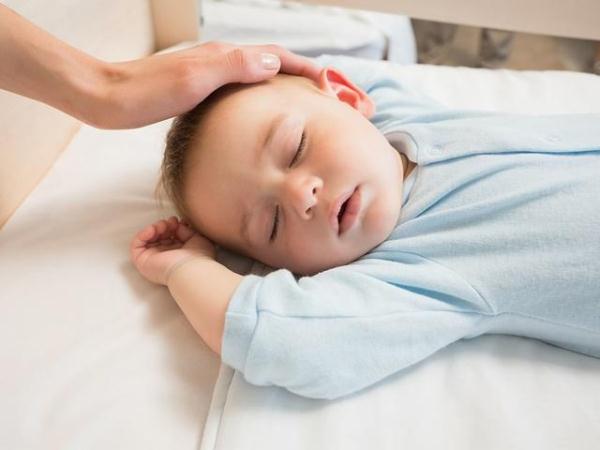 孩子睡觉一直出汗是什么原因,6个月的宝宝睡觉爱出汗正常吗