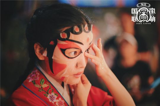 自带社交属性的“川剧面膜”来了，文化IP在美妆圈热度不减