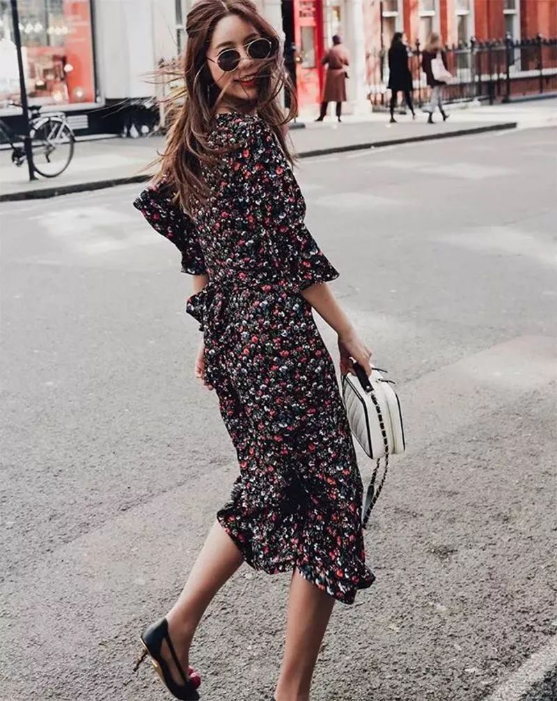 42岁翘臀“老阿姨”迷倒小16岁男友：年龄从来都不是借口