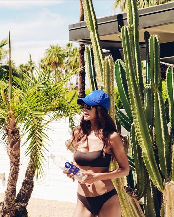 42岁翘臀“老阿姨”迷倒小16岁男友：年龄从来都不是借口