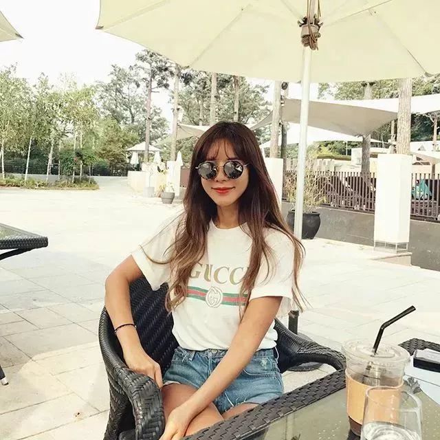 42岁翘臀“老阿姨”迷倒小16岁男友：年龄从来都不是借口