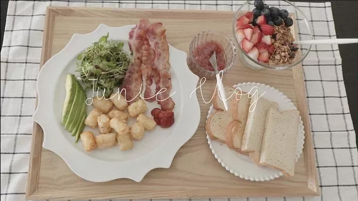 42岁翘臀“老阿姨”迷倒小16岁男友：年龄从来都不是借口