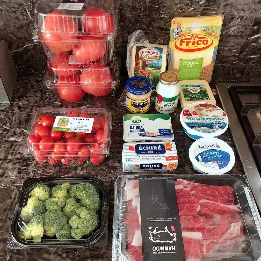 42岁翘臀“老阿姨”迷倒小16岁男友：年龄从来都不是借口