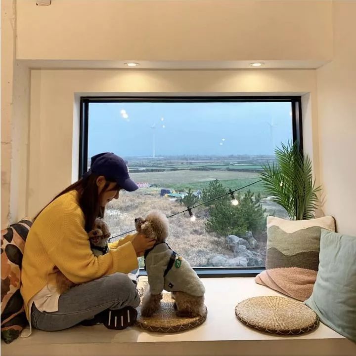 42岁翘臀“老阿姨”迷倒小16岁男友：年龄从来都不是借口