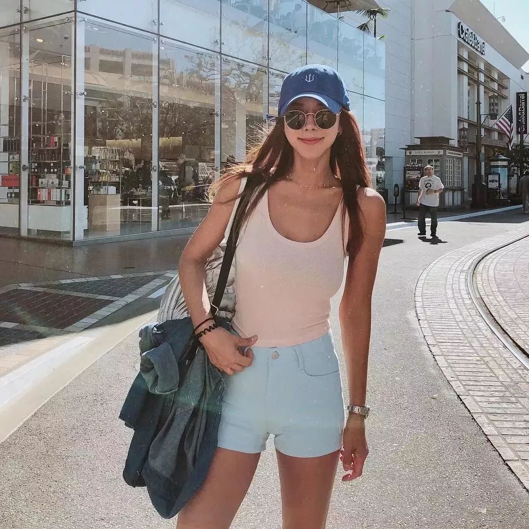 42岁翘臀“老阿姨”迷倒小16岁男友：年龄从来都不是借口