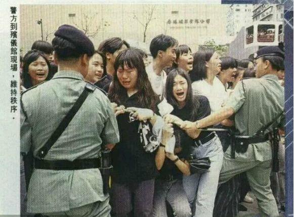 黄家驹入棺遗容吓人：黄家驹下葬时的真实场景