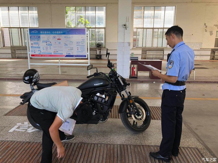 川崎小火神650是街车还是巡航车,喜提川崎小火神