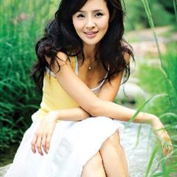 于明加穿旗袍的视频,于明加电视剧门第中穿的衣服