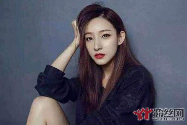 马凡舒*裤内**突然掉了泳裤掉下来了还能走完全程?