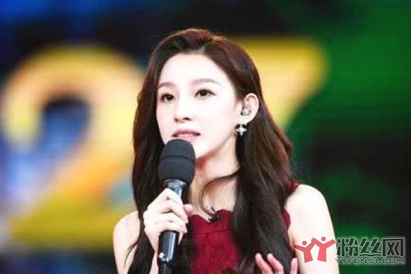 马凡舒*裤内**突然掉了泳裤掉下来了还能走完全程?