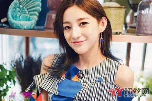 马凡舒*裤内**突然掉了泳裤掉下来了还能走完全程?