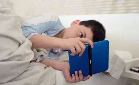 都是“补课”闹的!6岁的孩子近视600度|正常孩子这个年龄段应该有200-300度远视