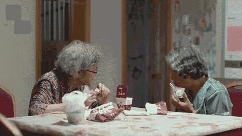 杭州89岁白发姑娘卖房环游世界，90后刷屏点赞：希望我老了也能这么酷