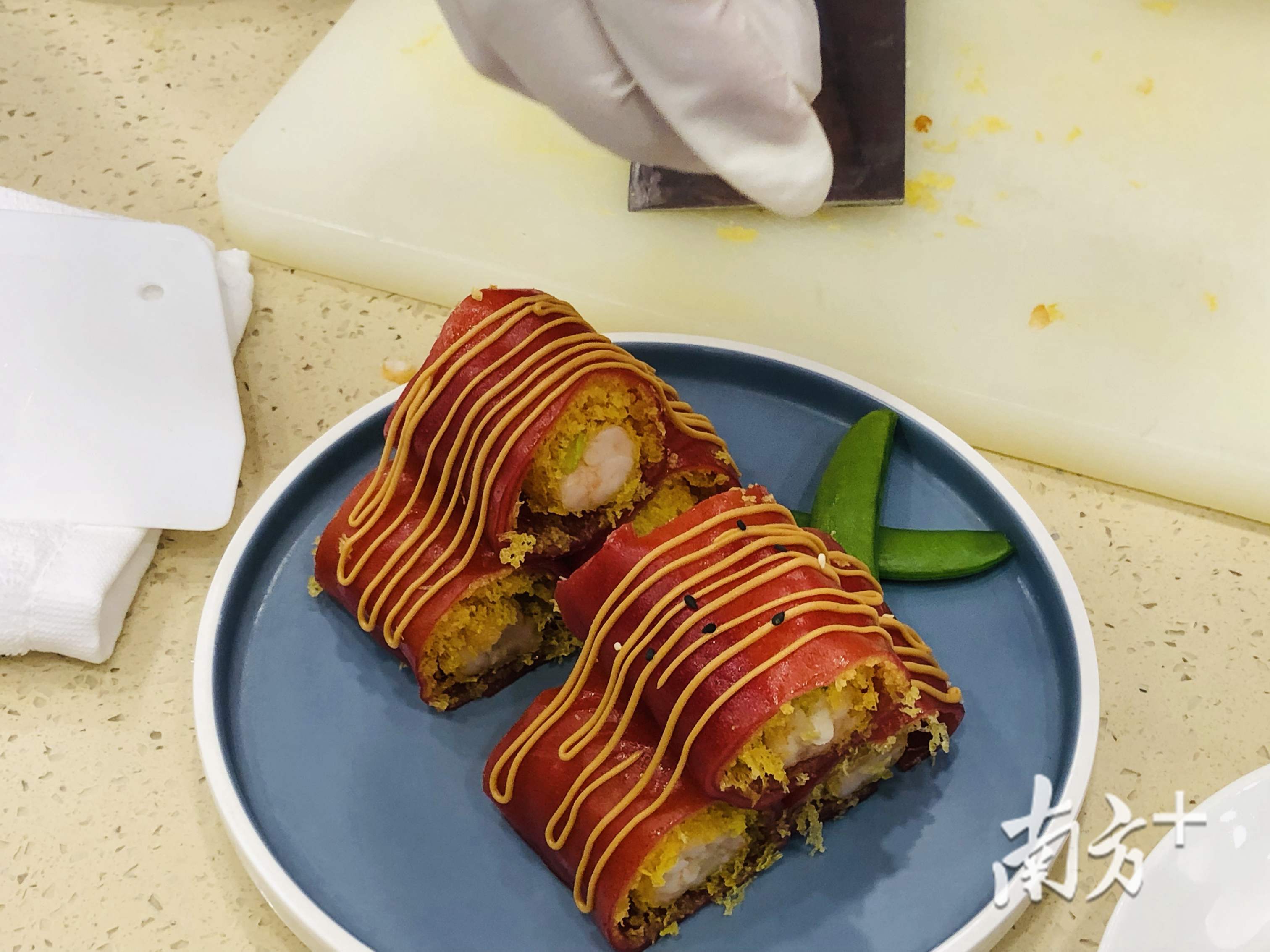 粤菜的肠粉的制作过程,广东早茶的肠粉