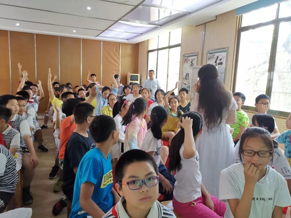 《小溪流》走进育华小学，愿孩子们一生有书香为伴