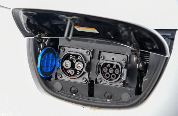 每个电动汽车都有车载充电机吗,新能源汽车充电机更换影响车吗