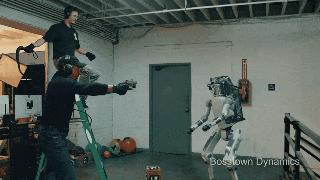 请停止霸凌机器人,“波士顿动力Atlas”反击人类真相