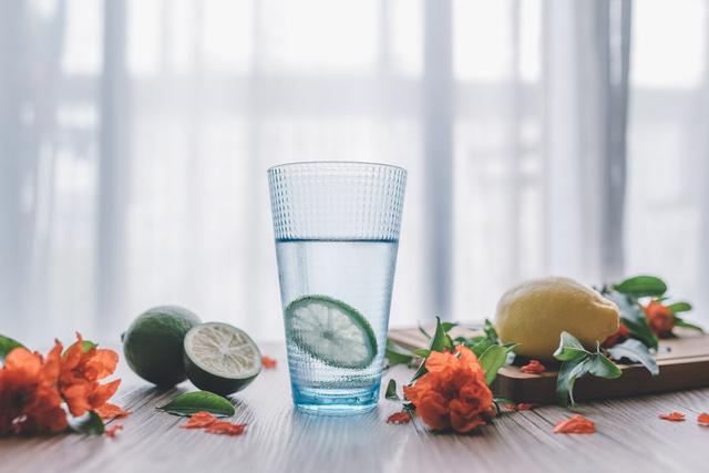 46岁老公出轨该不该离婚,45岁了老公出轨怎么办