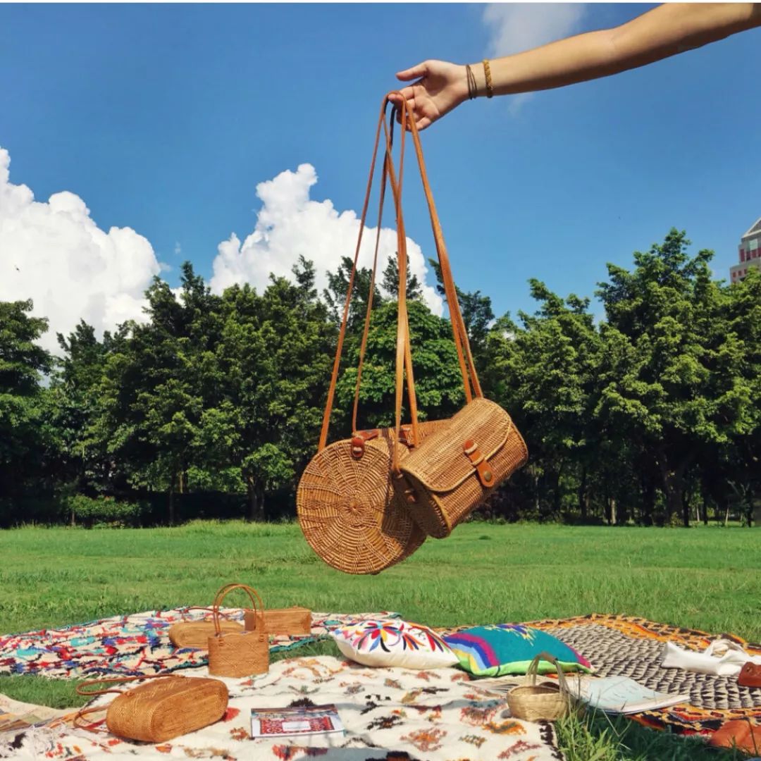 不是菜篮子不好看，这50款明星潮人都爱的草编包，才没有过时