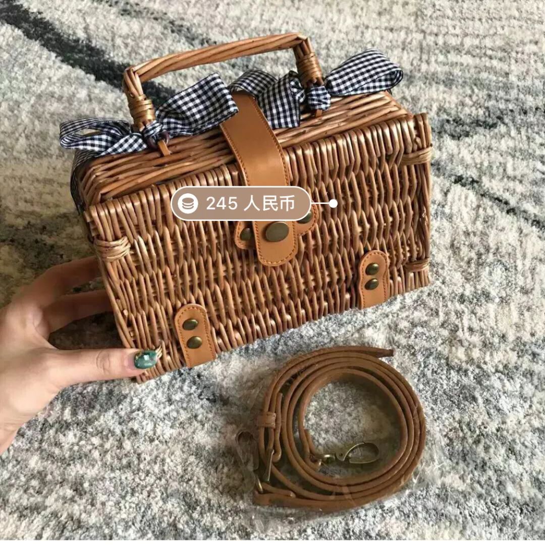 不是菜篮子不好看，这50款明星潮人都爱的草编包，才没有过时