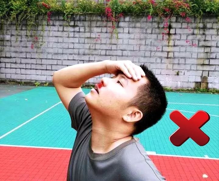 医生流鼻血的视频,医生流鼻血视频