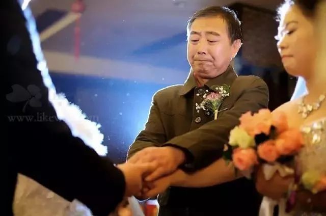 爸爸婚礼上说的话,爸爸在婚礼上会说些什么双语夜听