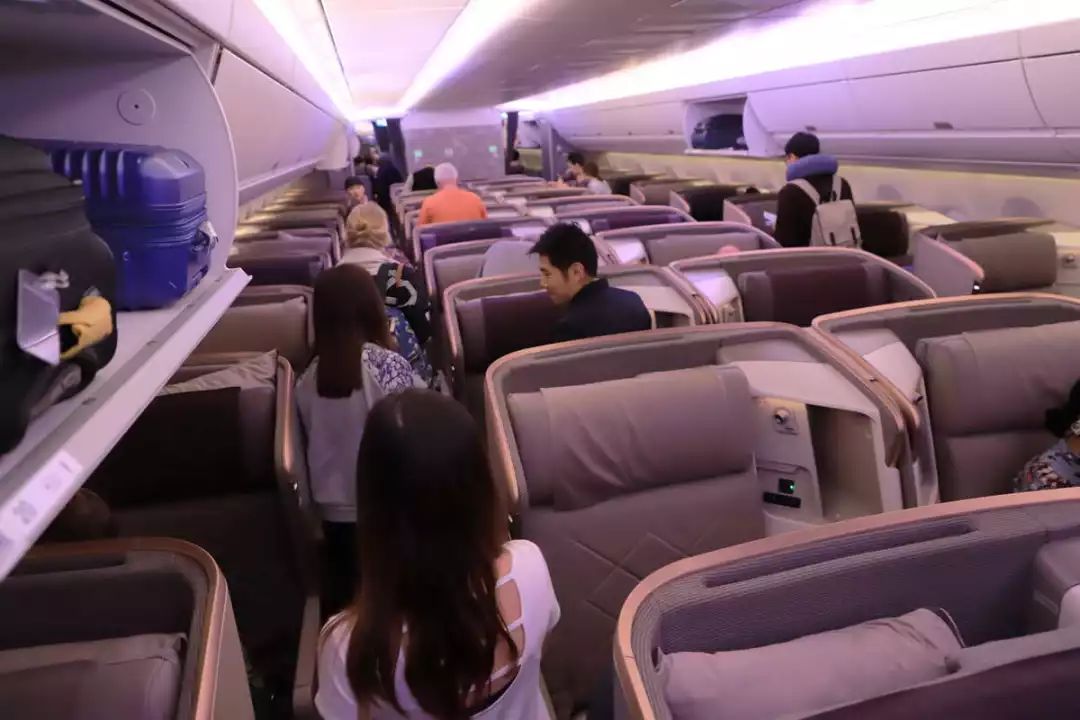 体验19个小时飞机,体验时间最长的航班