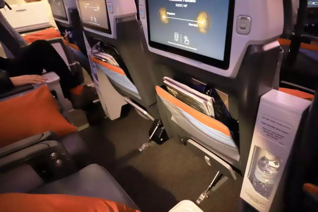 体验19个小时飞机,体验时间最长的航班