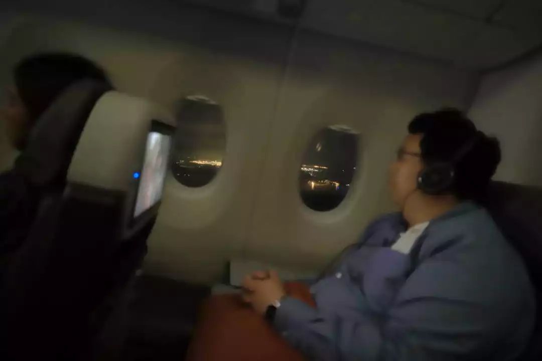 体验19个小时飞机,体验时间最长的航班