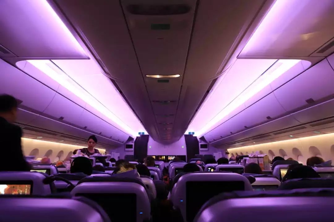 体验19个小时飞机,体验时间最长的航班